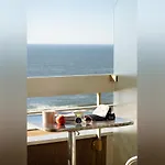 Nouvelle Vague Modern Ocean View W Balcony - Swimming Pool アパート