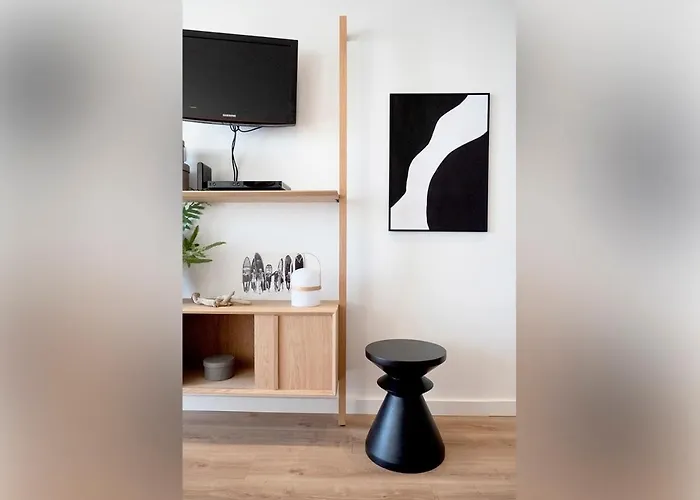 Nouvelle Vague Modern Ocean View W Balcony - Swimming Pool Apartment *